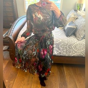 WARM NY 100% Silk Floral Maxi Dress. Size S. NWOT.